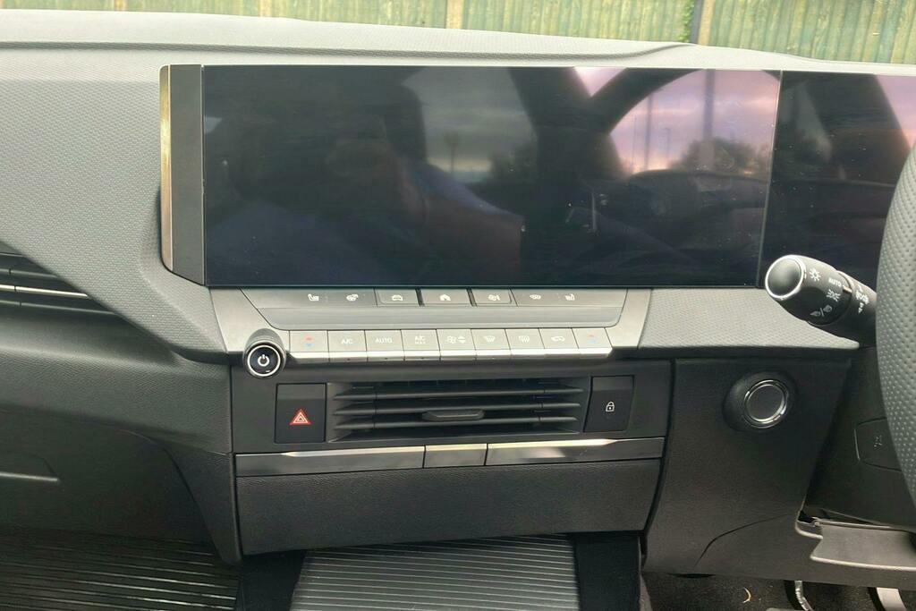 Vauxhall Astra 1.2 Turbo 130 Griffin 2025 Black #12