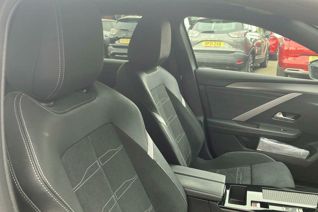 Vauxhall Astra 1.2 Turbo 130 Griffin 2025 Black #26