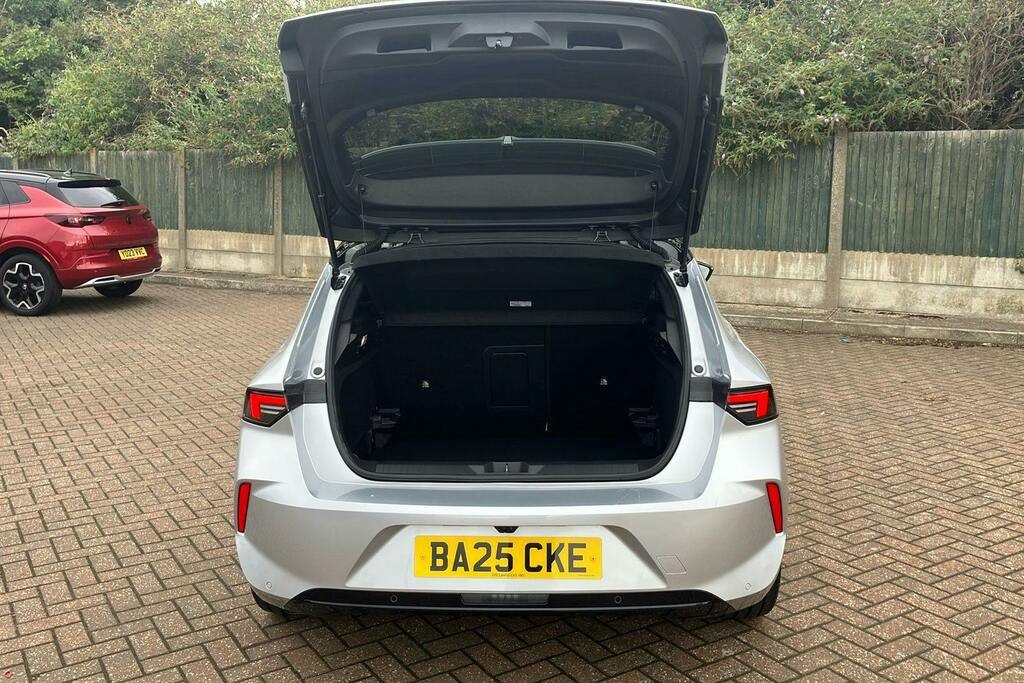 Vauxhall Astra 1.2 Turbo 130 Griffin 2025 Black #31