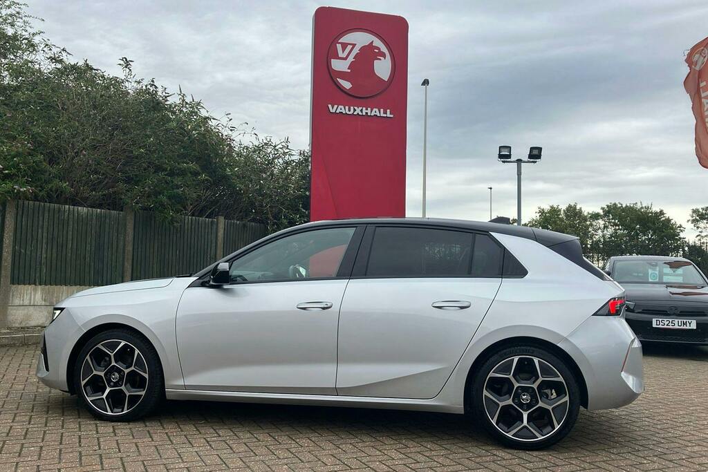 Vauxhall Astra 1.2 Turbo 130 Griffin 2025 Black #44