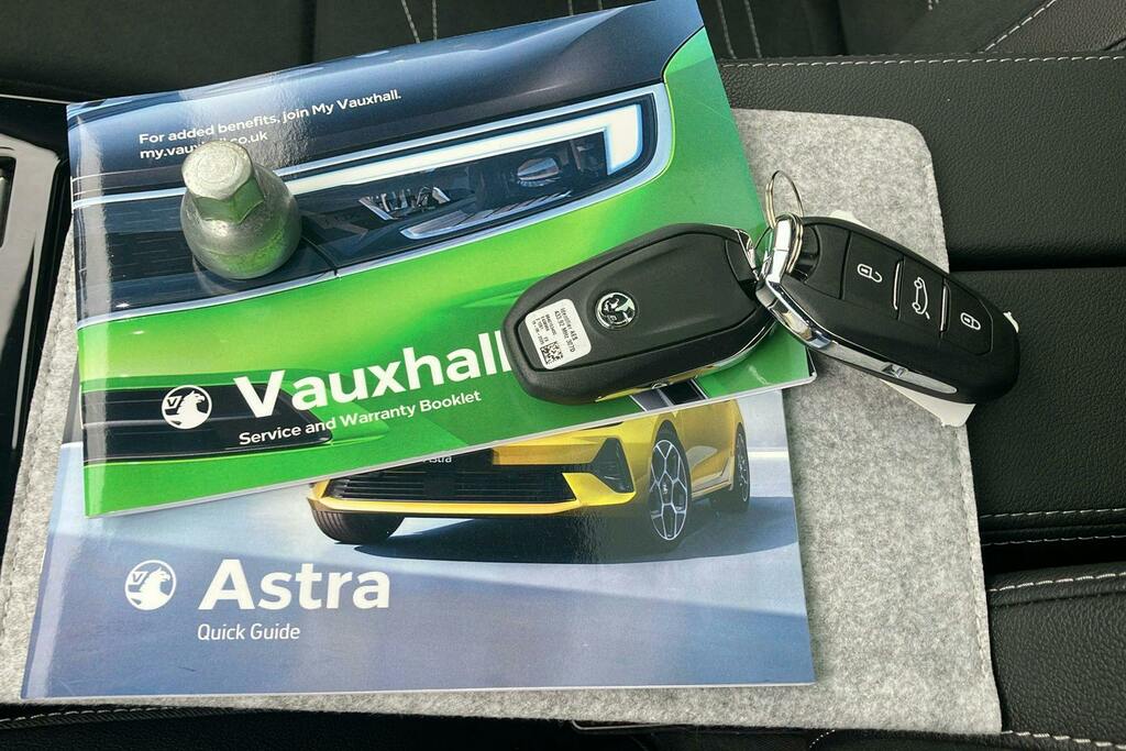 Vauxhall Astra 1.2 Turbo 130 Griffin 2025 Black #39