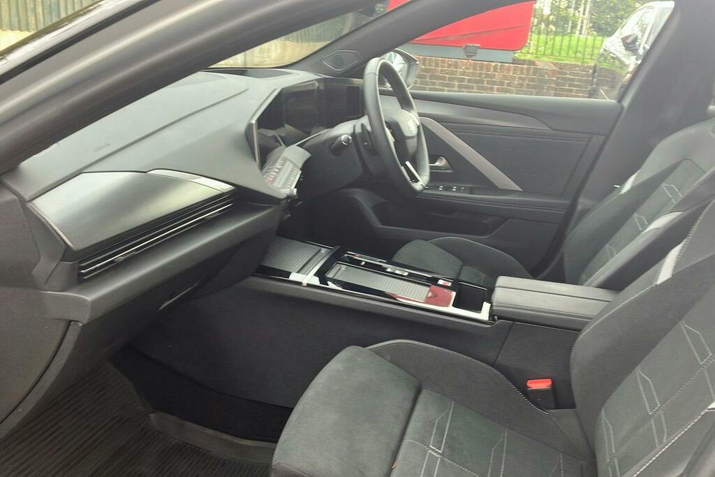 Vauxhall Astra 1.2 Turbo 130 Griffin 2025 Black #3