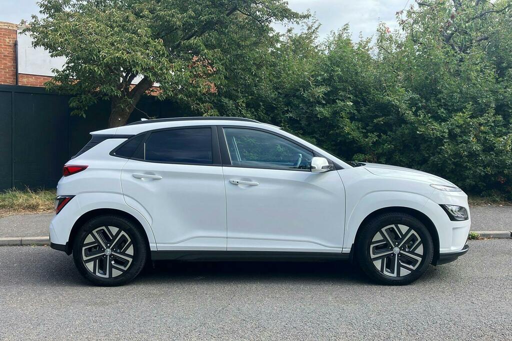 Hyundai Kona 64Kwh Ultimate Suv White #5