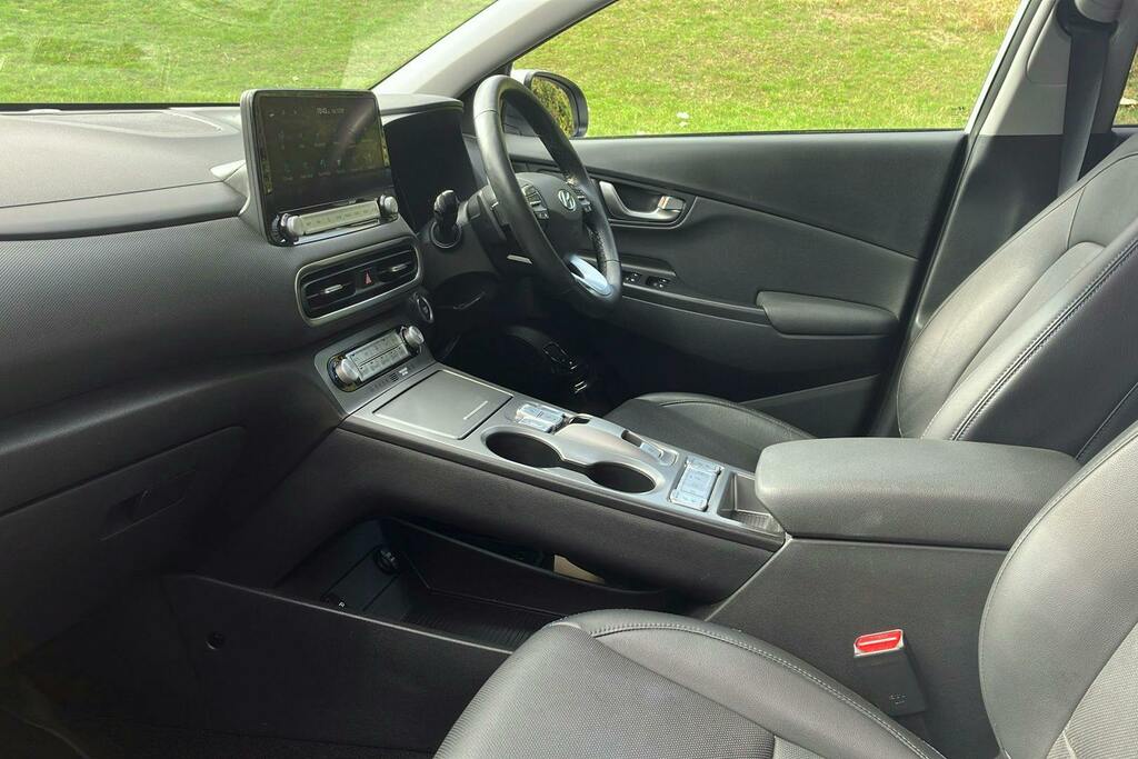 Hyundai Kona 64Kwh Ultimate Suv White #3