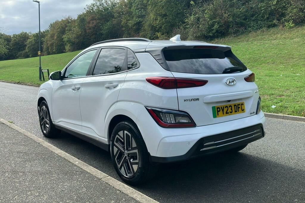Hyundai Kona 64Kwh Ultimate Suv White #2