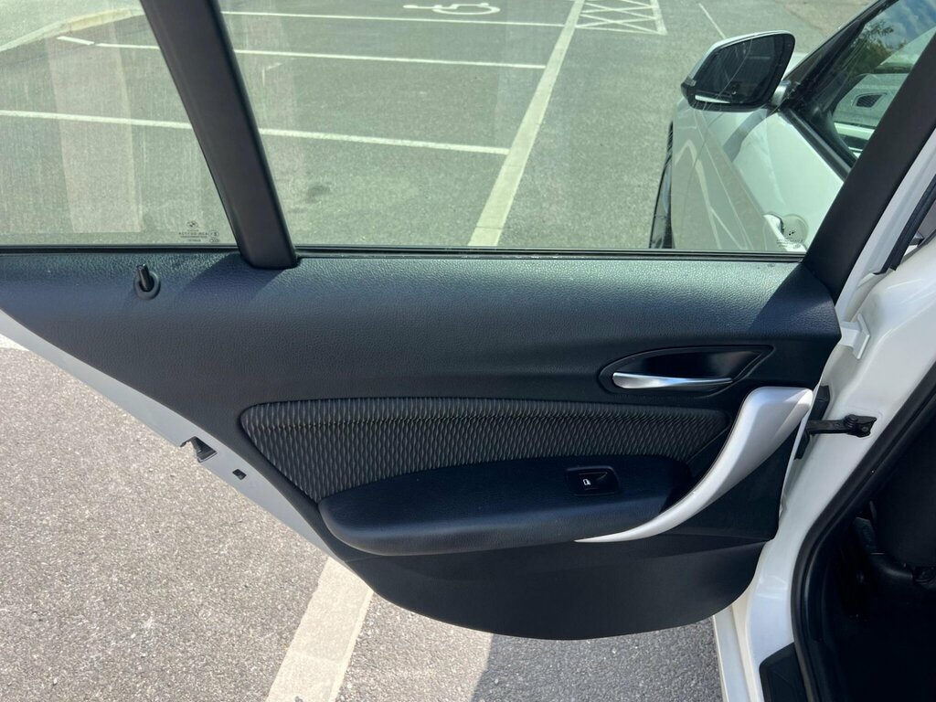 BMW 1 Series Sport Black #19