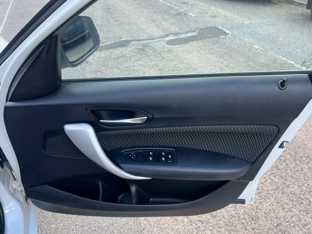 BMW 1 Series Sport Black #17