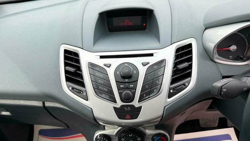 Ford Fiesta 1.25 Zetec 82 Silver #16