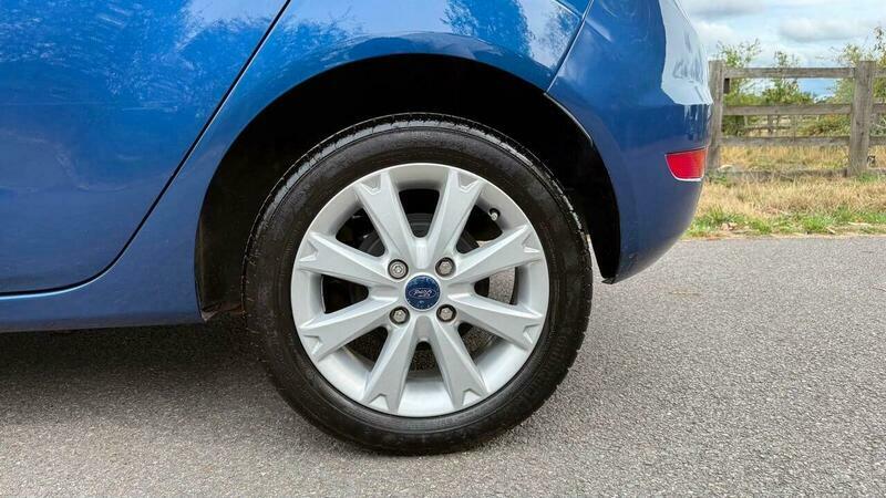 Ford Fiesta 1.25 Zetec 82 Silver #29