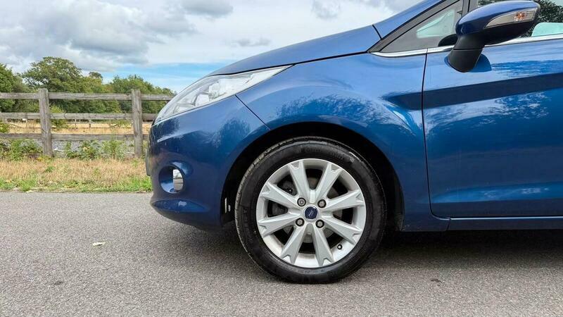 Ford Fiesta 1.25 Zetec 82 Silver #28