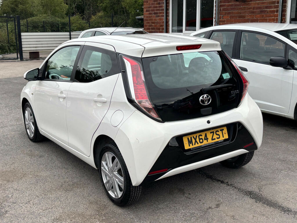 Toyota Aygo 1.0 Vvt-i X-pression Euro 5 Euro 5 White #4
