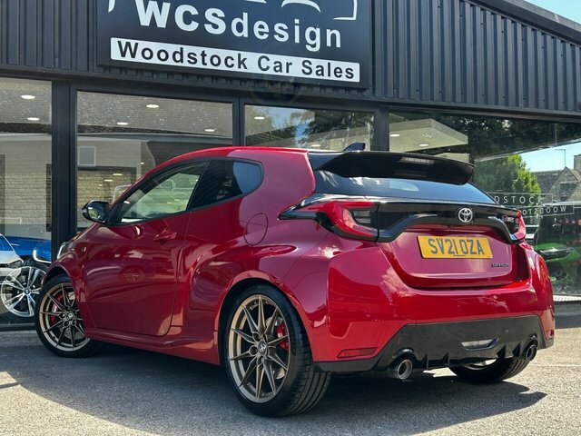 Toyota Yaris Hatchback SV21OZA Red #2