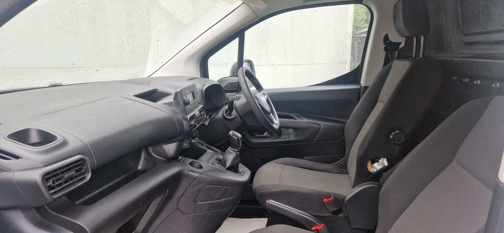 Vauxhall Combo 2000 1.5 Turbo D White #17