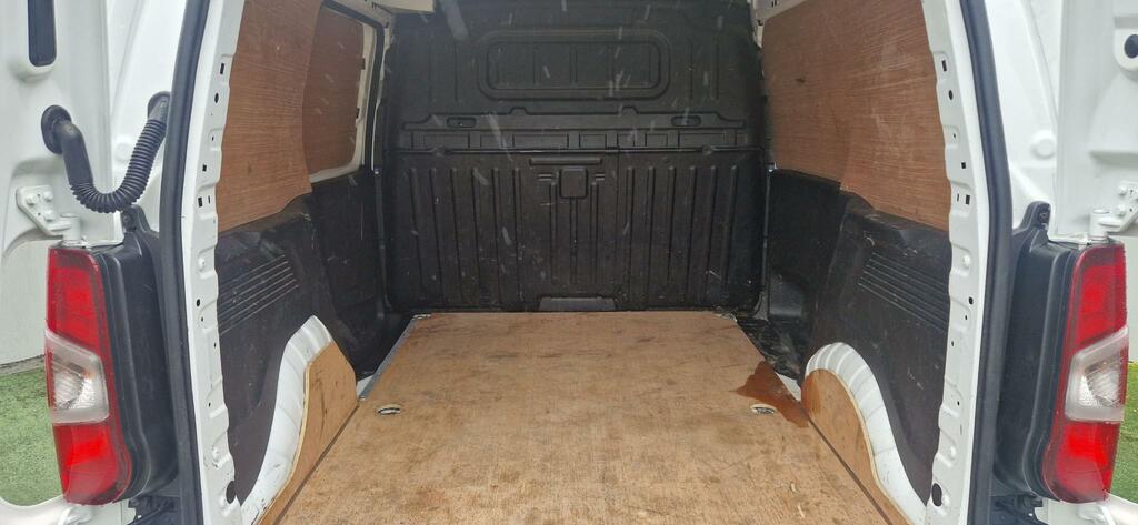Vauxhall Combo 2000 1.5 Turbo D White #14