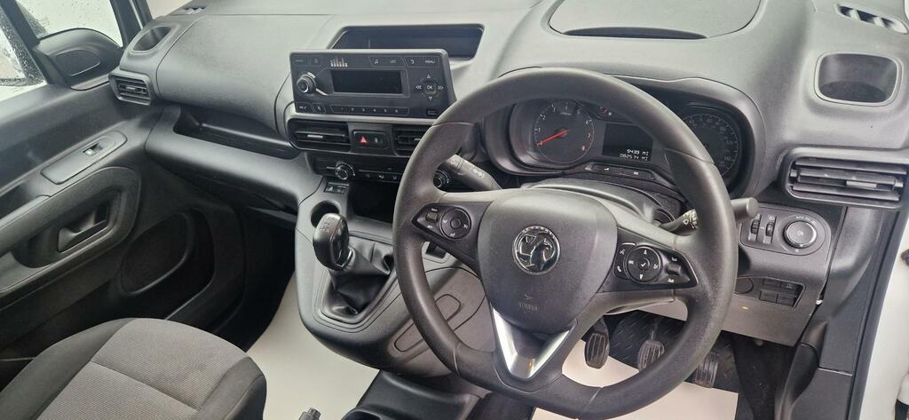 Vauxhall Combo Turbo D 2300 Sportive White #13