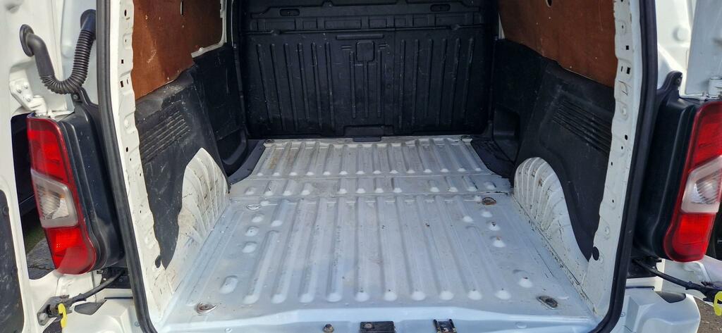 Vauxhall Combo Turbo D 2300 Sportive White #11
