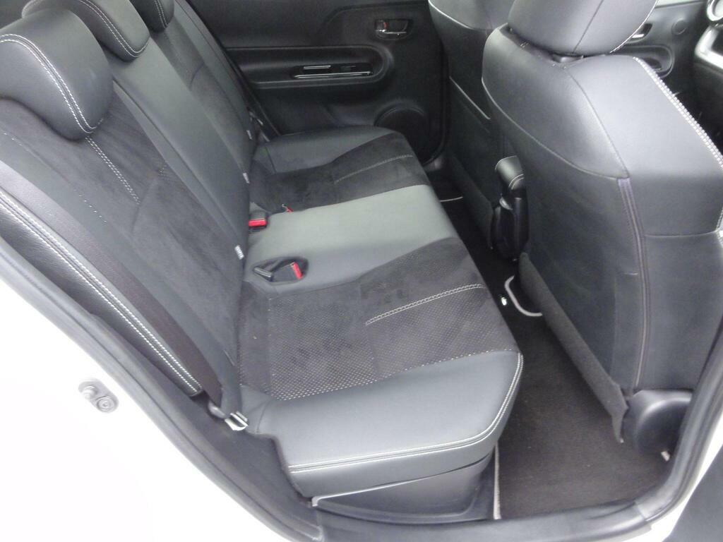 Toyota Aqua Hybrid Gazoo Gs Edition Car VX Report 1.5 White #4