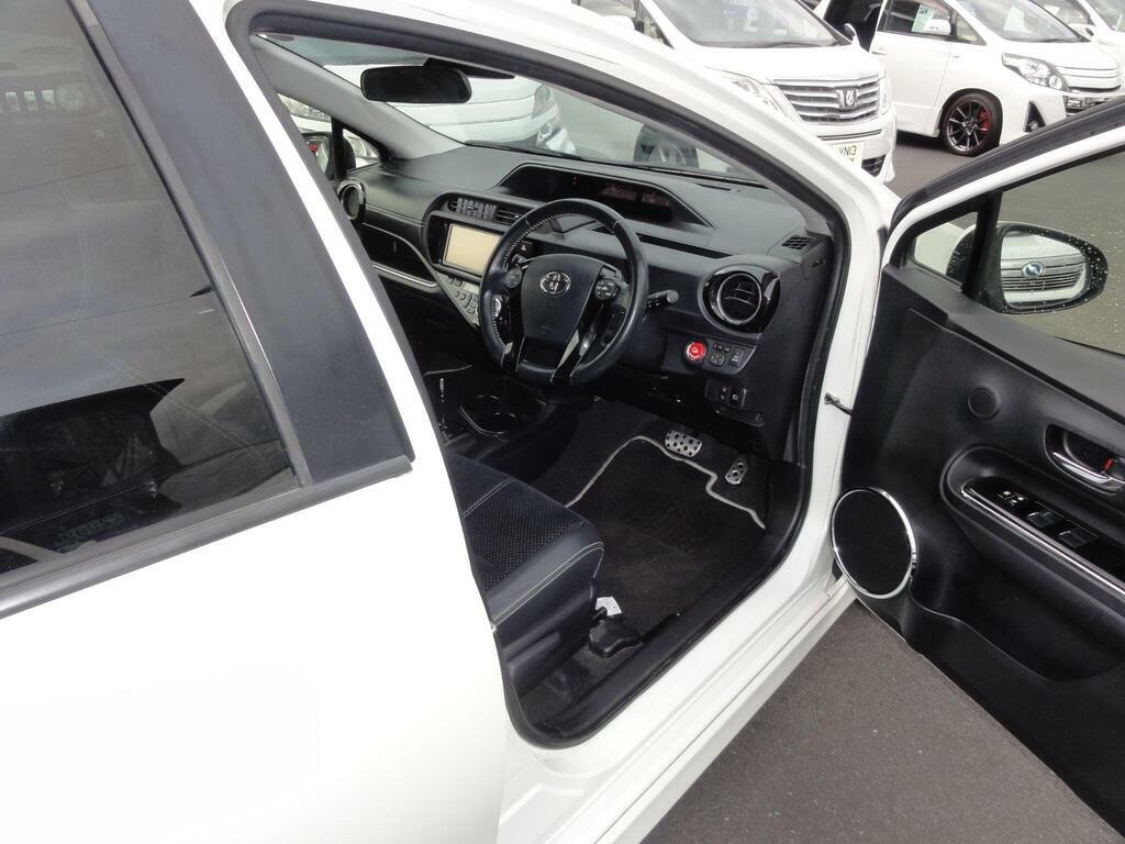 Toyota Aqua Hybrid Gazoo Gs Edition Car VX Report 1.5 White #3