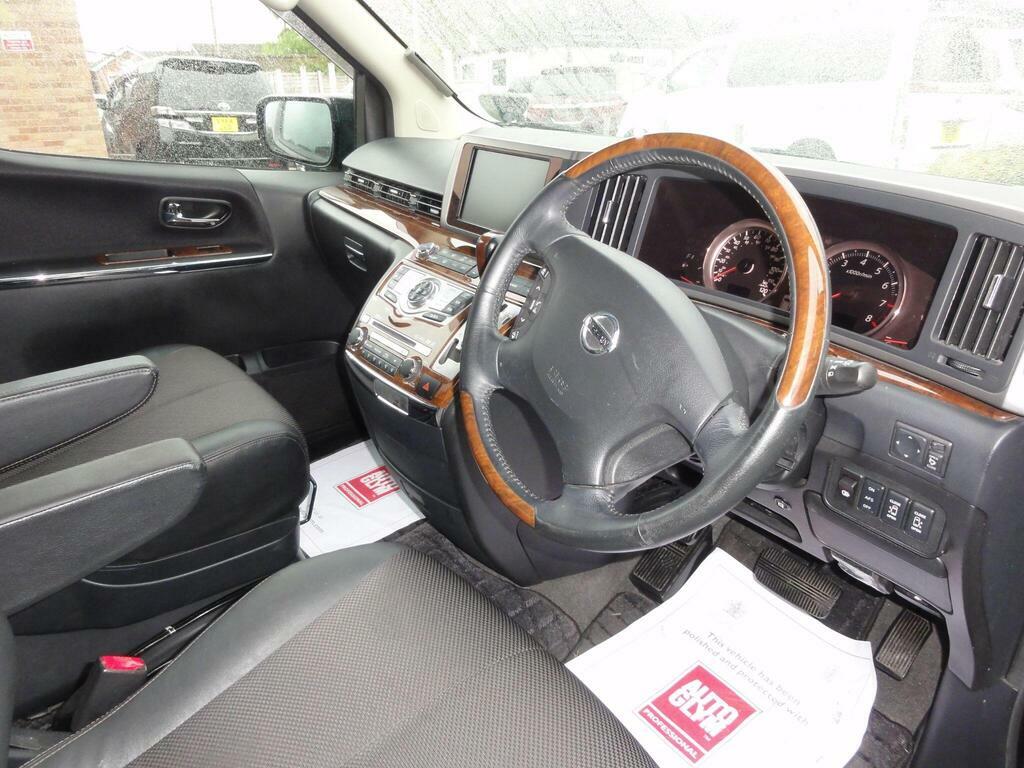 Nissan Elgrand Highway Star Fresh Import 2.5 Black #2