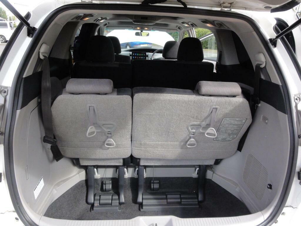 Toyota Estima   #16