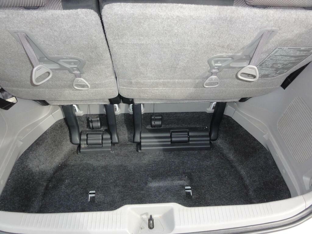 Toyota Estima   #17