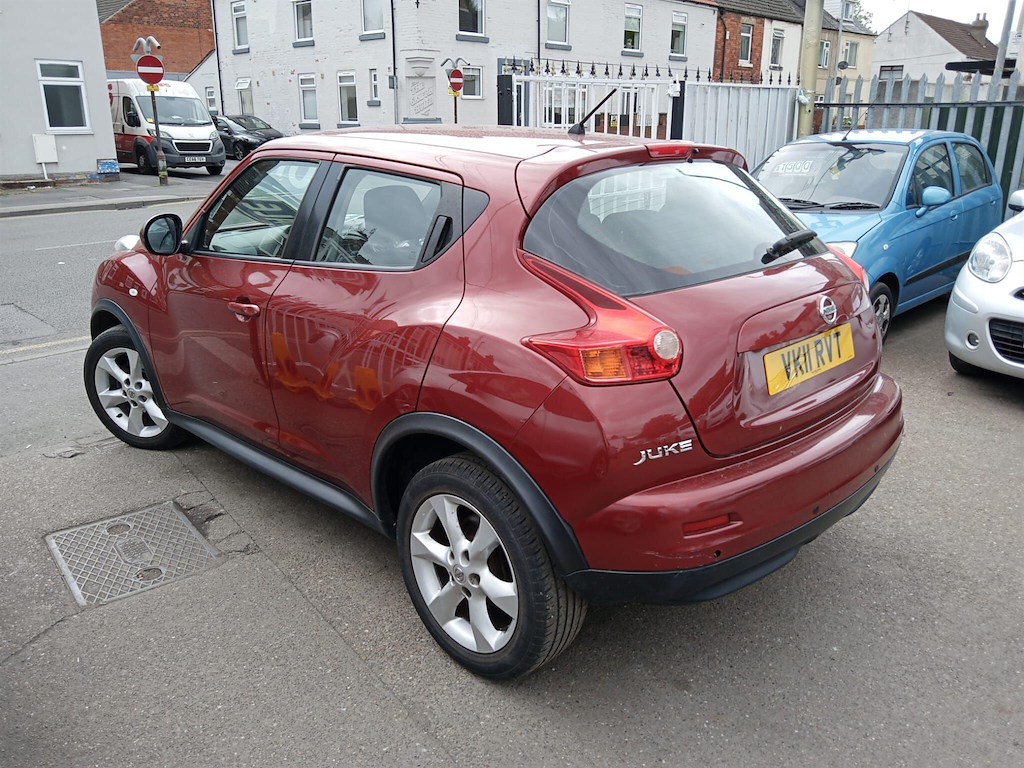 Nissan Juke Suv Red #3