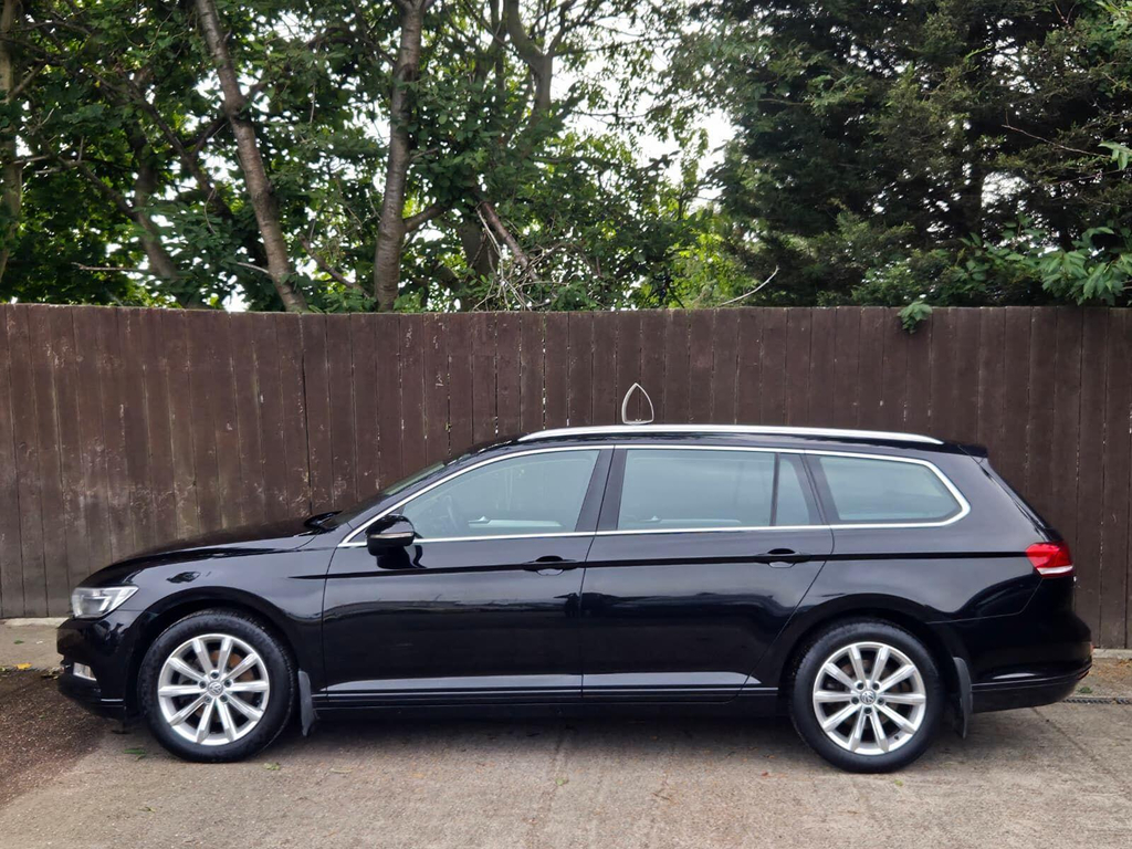 Volkswagen Passat Estate Black #5
