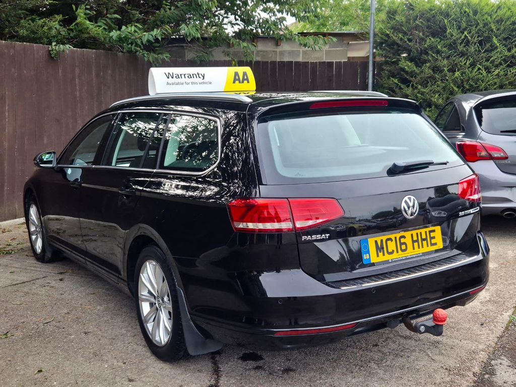 Volkswagen Passat Estate Black #4