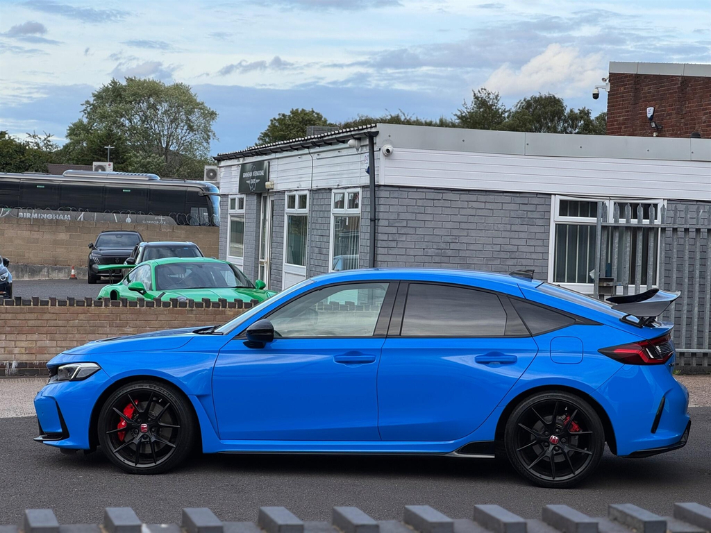Honda Civic Advance White #41