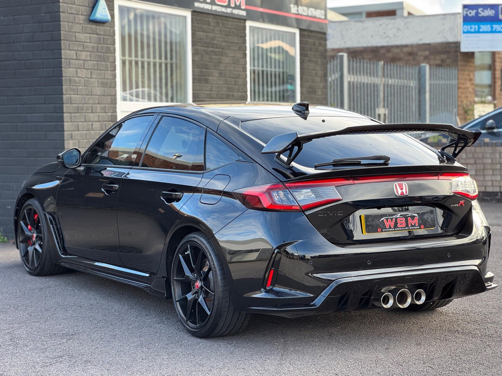 Honda Civic Advance White #4