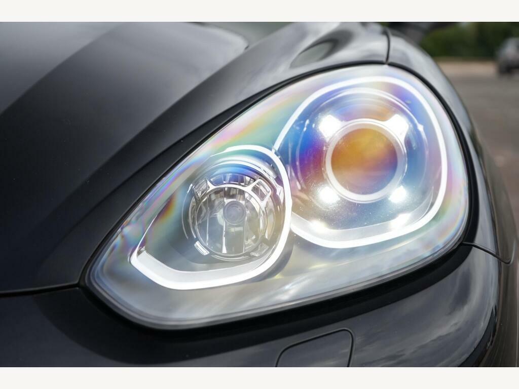 Porsche Cayenne V8 Turbo Tiptronic S White #17