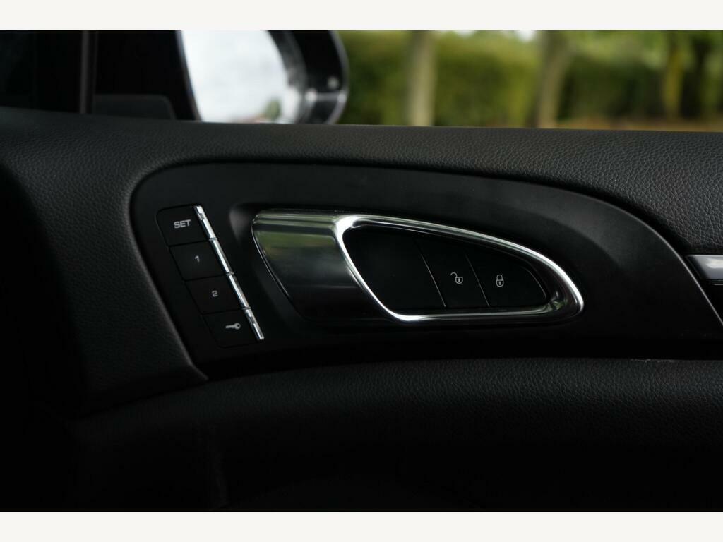 Porsche Cayenne V8 Turbo Tiptronic S White #10