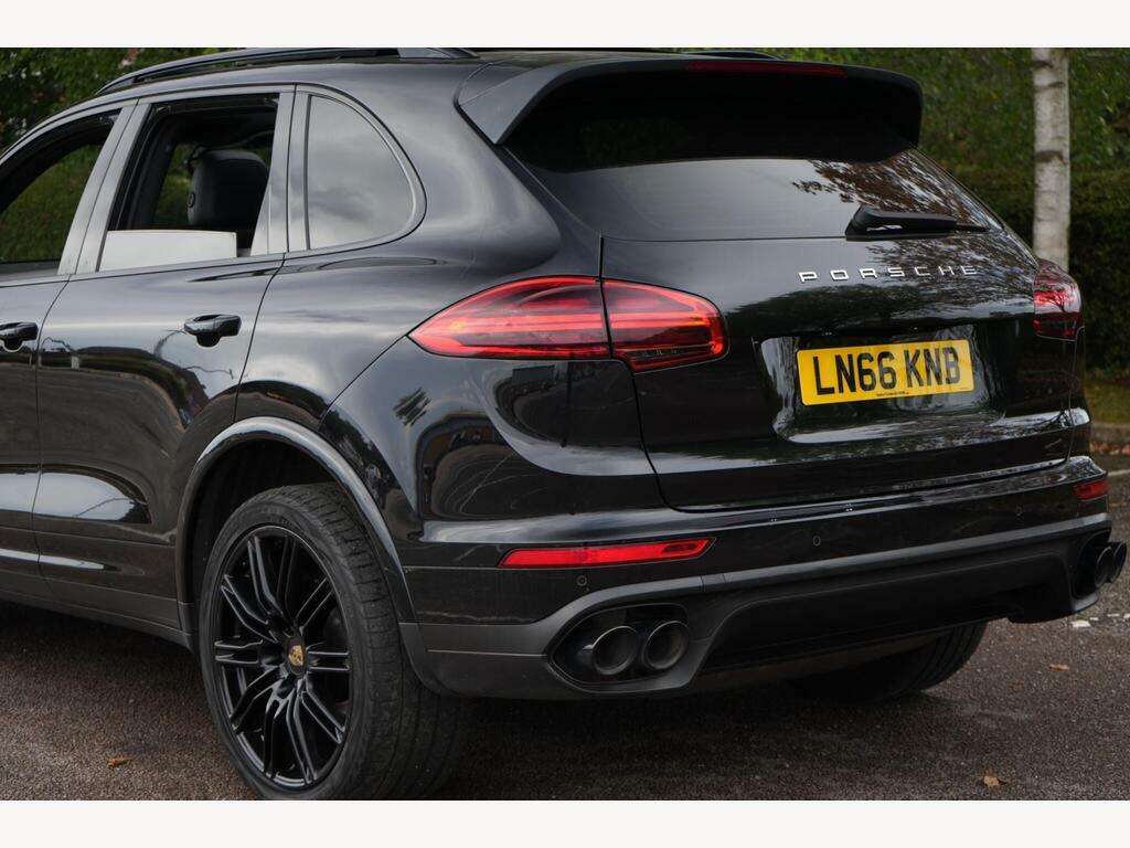 Porsche Cayenne V8 Turbo Tiptronic S White #24