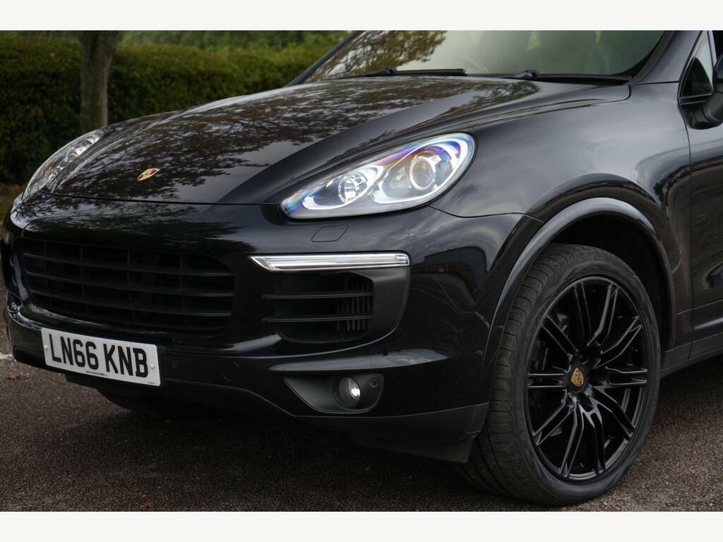 Porsche Cayenne V8 Turbo Tiptronic S White #18