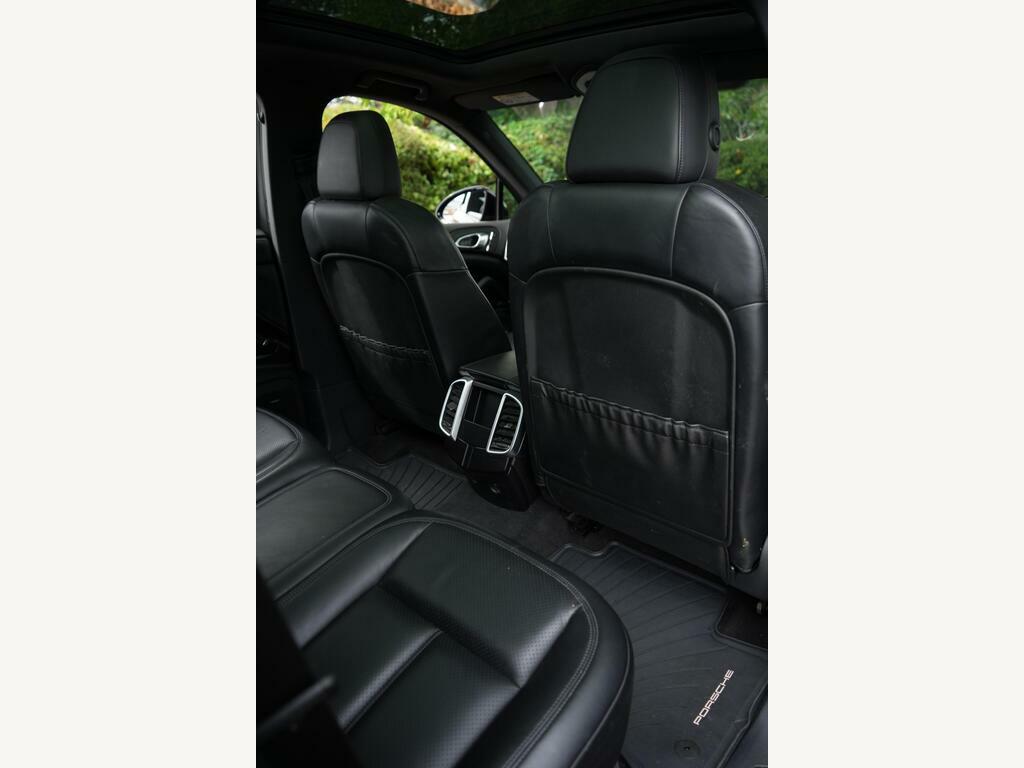 Porsche Cayenne V8 Turbo Tiptronic S White #45
