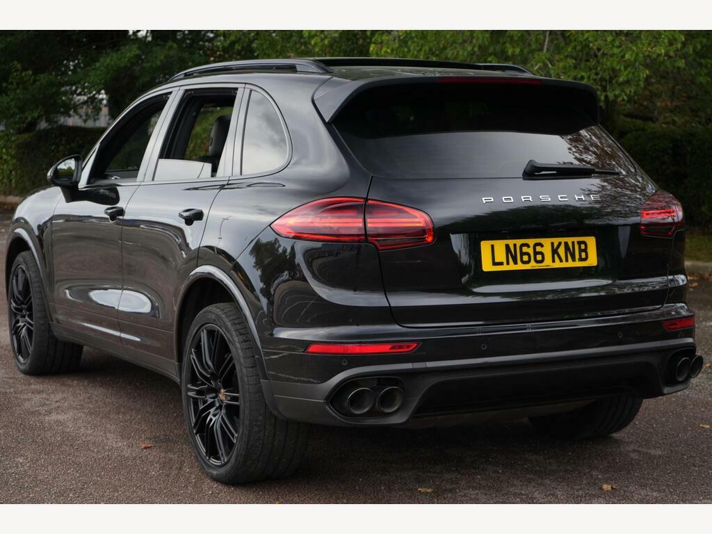 Porsche Cayenne V8 Turbo Tiptronic S White #23