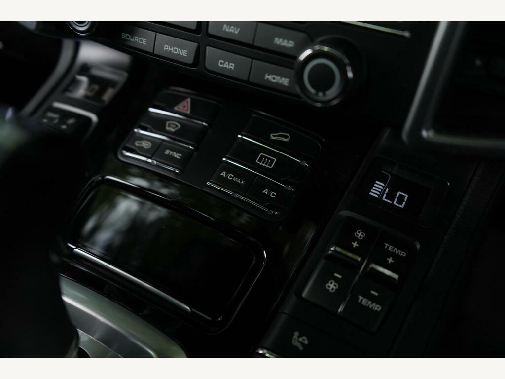 Porsche Cayenne V8 Turbo Tiptronic S White #38