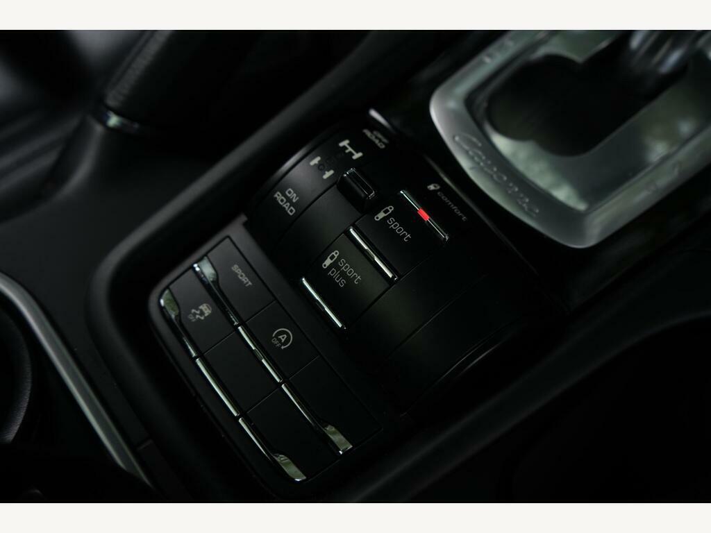 Porsche Cayenne V8 Turbo Tiptronic S White #11