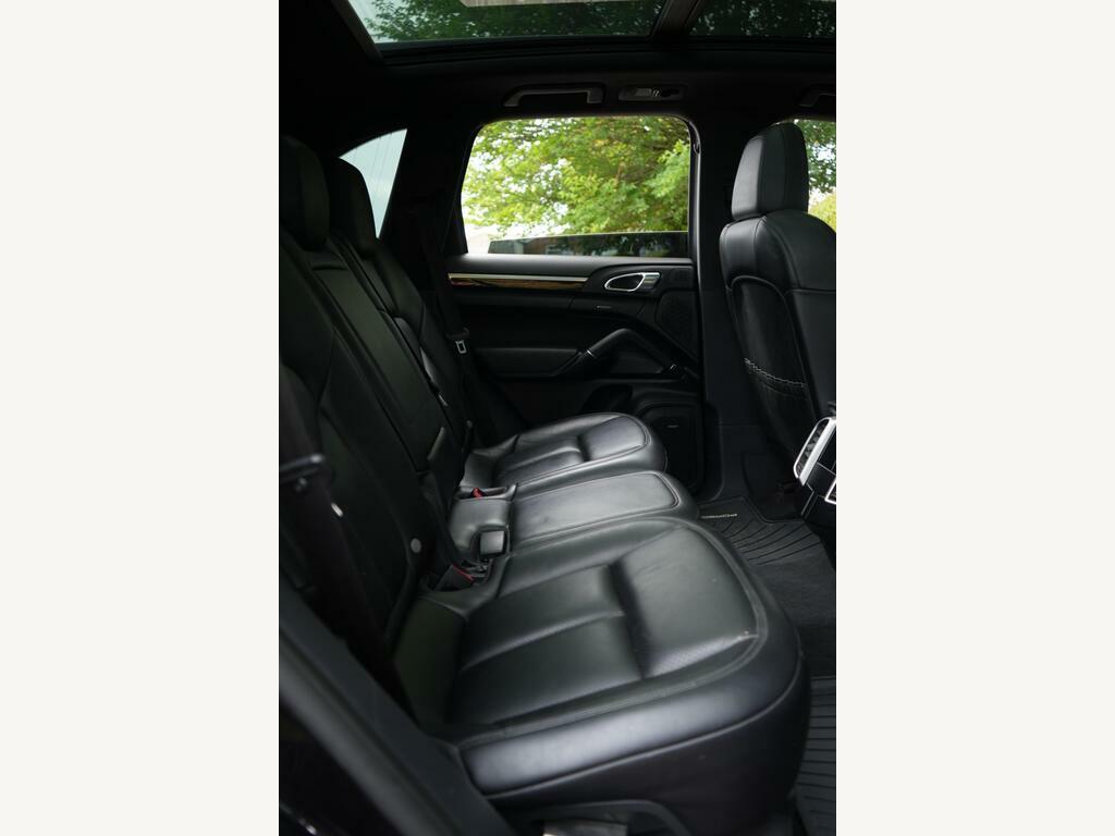 Porsche Cayenne V8 Turbo Tiptronic S White #46