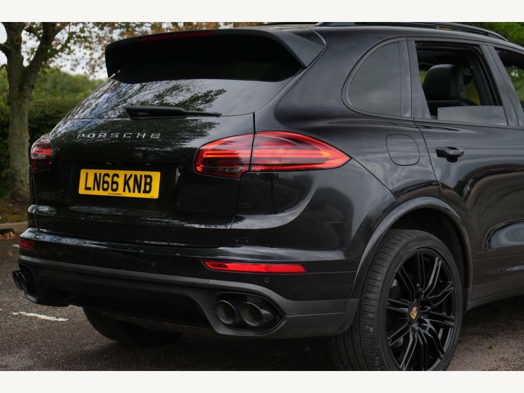 Porsche Cayenne V8 Turbo Tiptronic S White #26