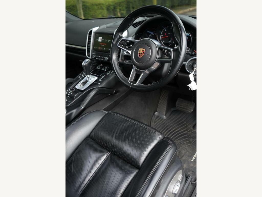 Porsche Cayenne V8 Turbo Tiptronic S White #41