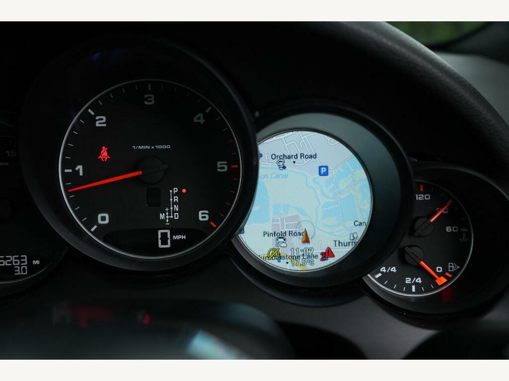 Porsche Cayenne V8 Turbo Tiptronic S White #30