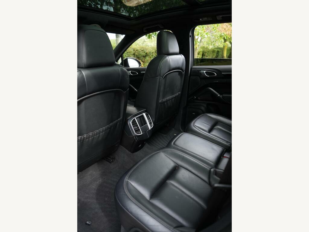 Porsche Cayenne V8 Turbo Tiptronic S White #44