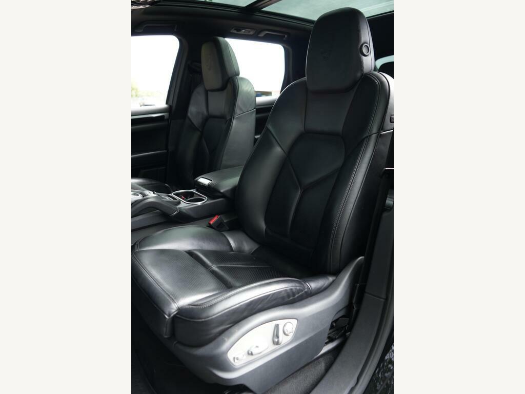 Porsche Cayenne V8 Turbo Tiptronic S White #42