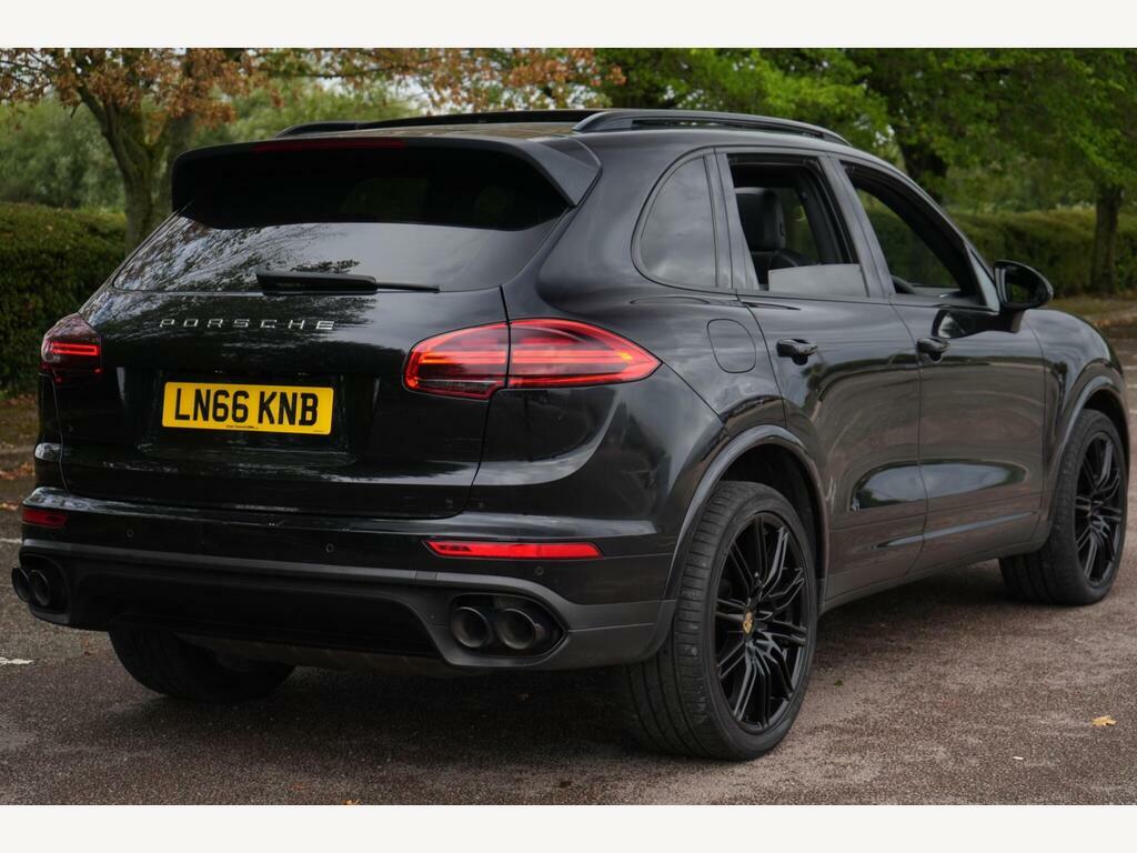 Porsche Cayenne V8 Turbo Tiptronic S White #21