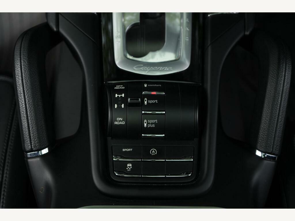 Porsche Cayenne V8 Turbo Tiptronic S White #36