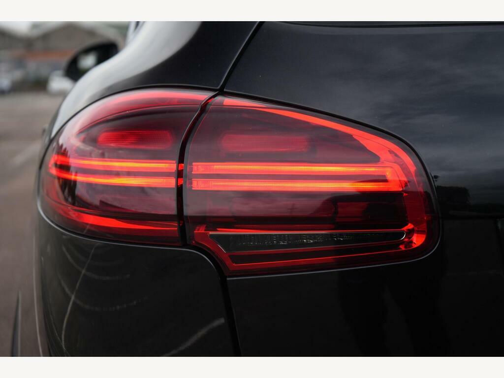 Porsche Cayenne V8 Turbo Tiptronic S White #20