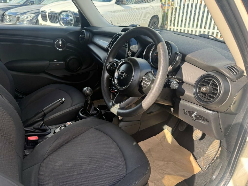 Mini Hatch 1.5L Cooper Classic White #4