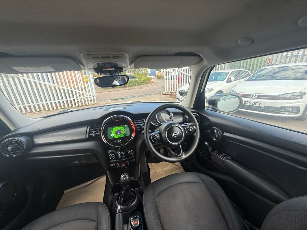 Mini Hatch 1.5L Cooper Classic White #2