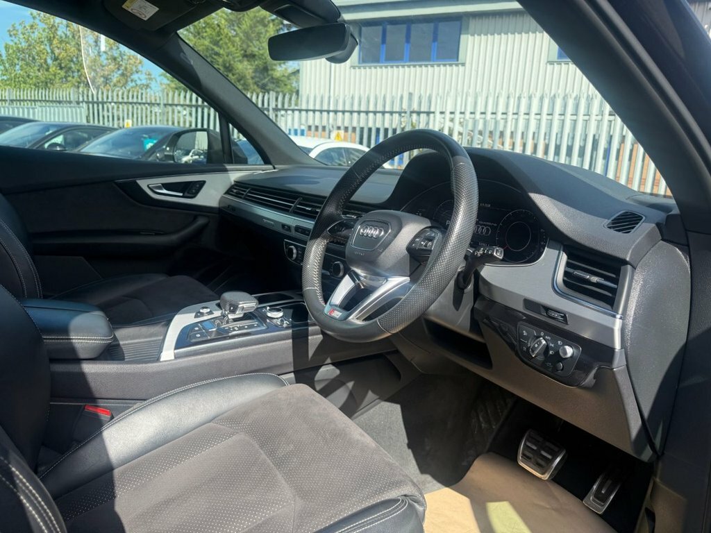 Audi Q7 3L S Line Black #4
